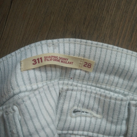 NWOT 311 Levi's pinstripe shaping skinny jeans - Picture 2 of 3